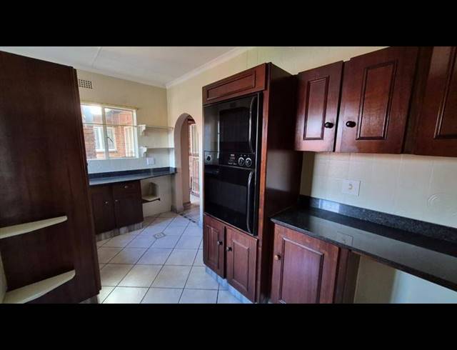 3 BEDROOM TOWNHOUSE FOR SALE IN BIRCHLEIGH
